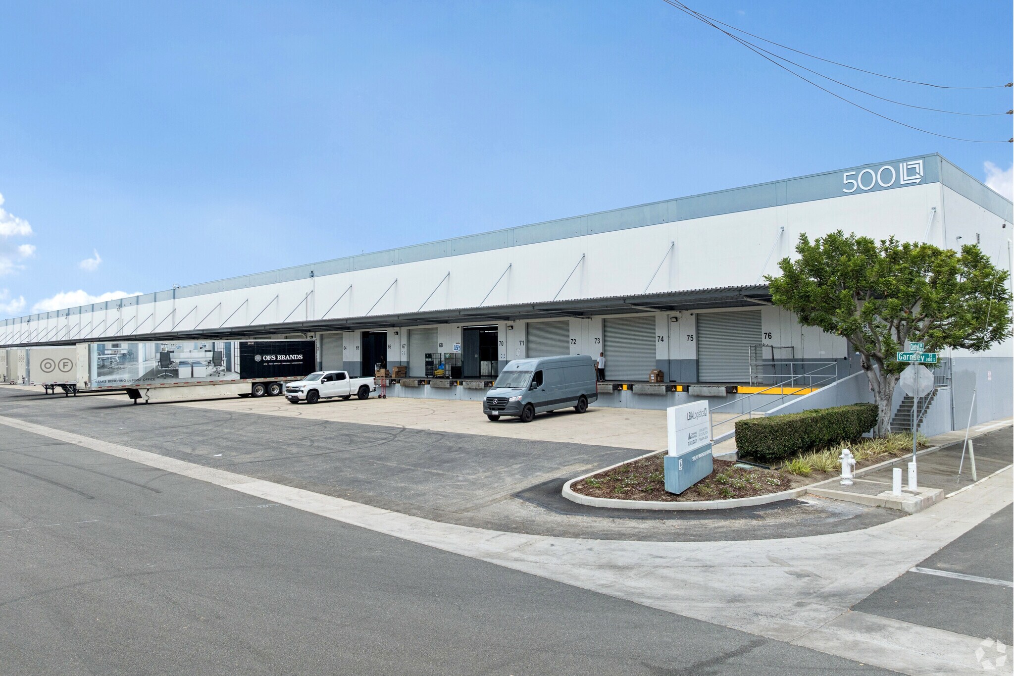 500 W Warner Ave, Santa Ana, CA à louer Photo de l’immeuble– Image 1 sur 18