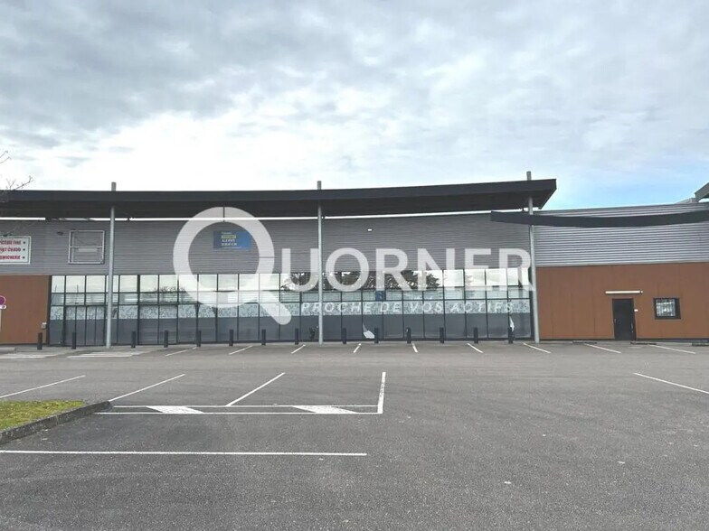 Local commercial dans Torcy à louer - Photo de l’immeuble – Image 2 sur 4