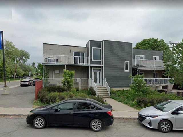 70 Rue Meunier O, Laval, QC à vendre Photo principale– Image 1 sur 6