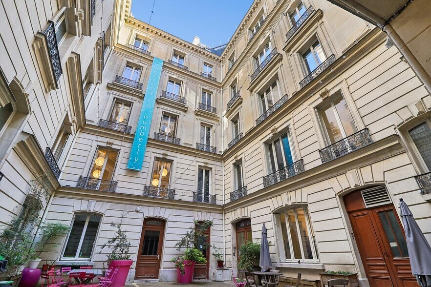 28 Rue De Châteaudun, Paris à louer - Photo de l’immeuble – Image 1 sur 41