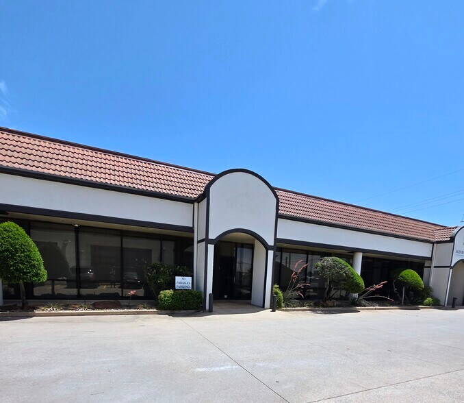 2210 W Gore Blvd, Lawton, OK à louer - Photo de l’immeuble – Image 2 sur 3
