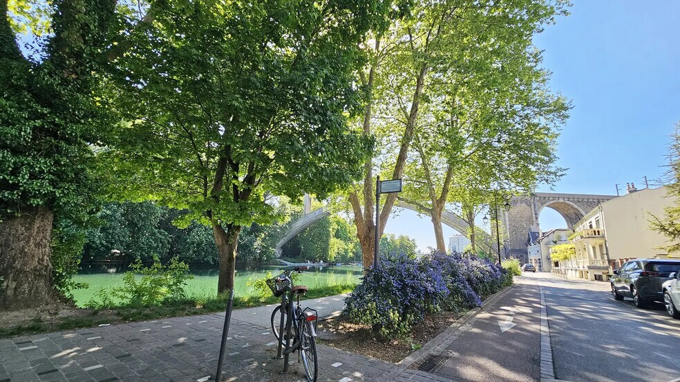 Local d'activités dans Le Perreux-sur-Marne à vendre - Photo de l’immeuble – Image 1 sur 16
