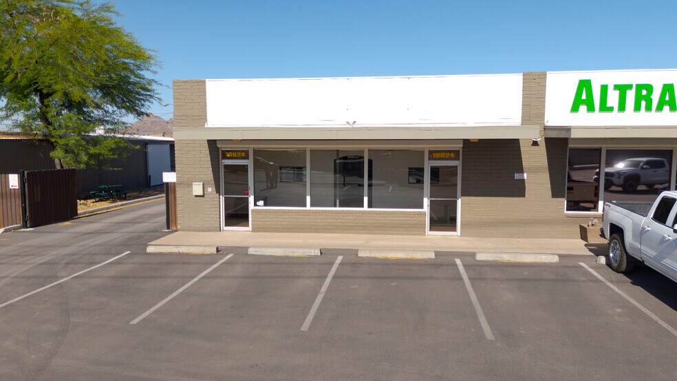 16624 N 32nd St, Phoenix, AZ à louer - Photo de l’immeuble – Image 2 sur 7