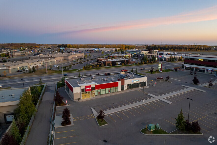 31 Royal Vista Pl NW, Calgary, AB à vendre - Aérien – Image 3 sur 5