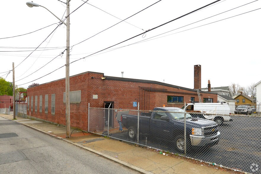 765 Main St, Pawtucket, RI à vendre - Photo de l’immeuble – Image 2 sur 12