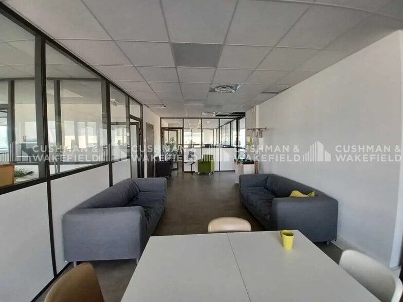 297 Avenue Du Mistral, La Ciotat à louer - Photo de l’immeuble – Image 3 sur 17