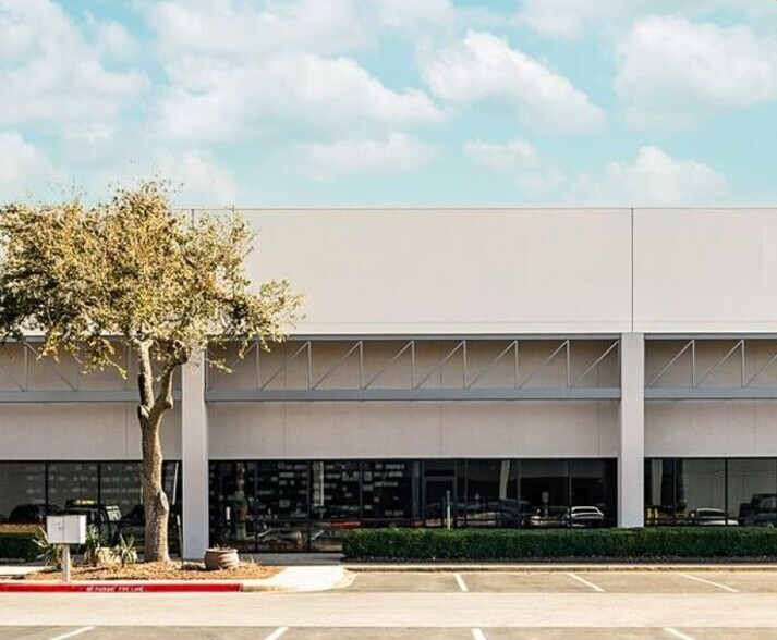200 Parker Dr, Austin, TX à louer - Photo de l’immeuble – Image 1 sur 4