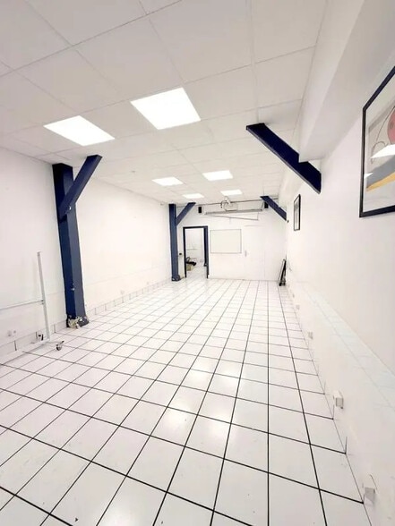 Local commercial dans Paris à louer - Photo de l’immeuble – Image 2 sur 6