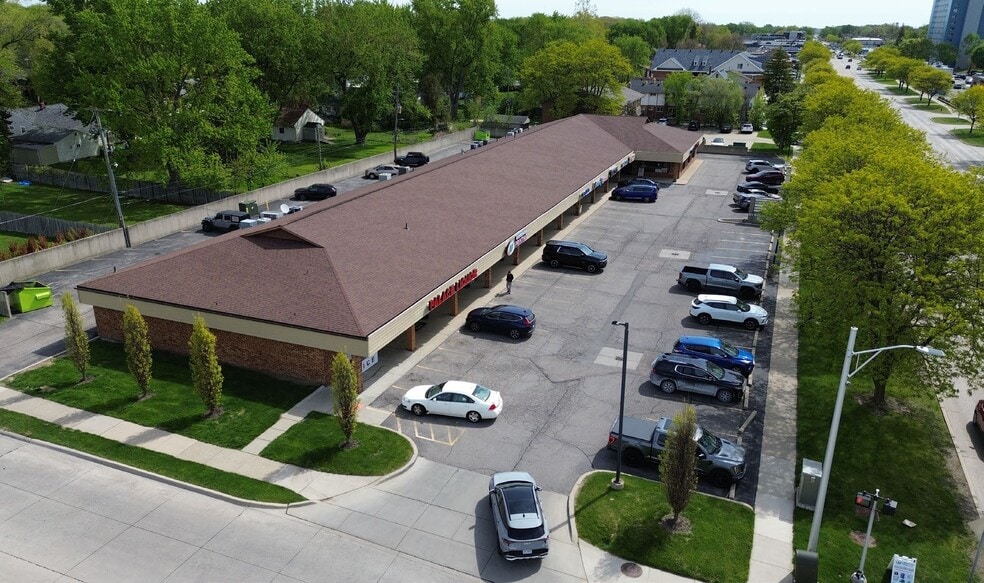560-650 W 14 Mile Rd, Clawson, MI à louer - Aérien – Image 3 sur 6