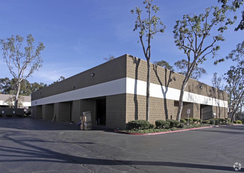 9909 Hibert St, San Diego, CA à louer - Photo de l’immeuble – Image 2 sur 4