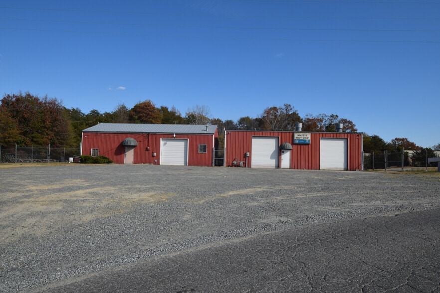 10310 Rozzelles Ferry Rd, Charlotte, NC à vendre - Photo principale – Image 1 sur 18