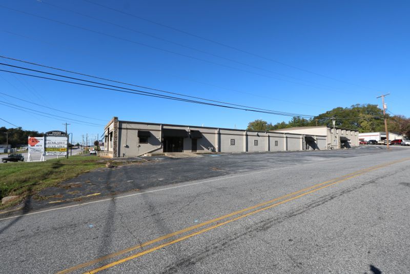 1400 W Wade Hampton Blvd, Greer, SC à louer - Photo de l’immeuble – Image 1 sur 5