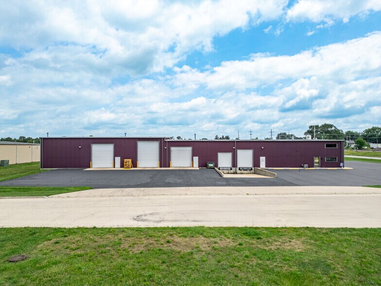 525 Chippewa Rd, Harvard, IL à vendre - Photo de l’immeuble – Image 2 sur 49
