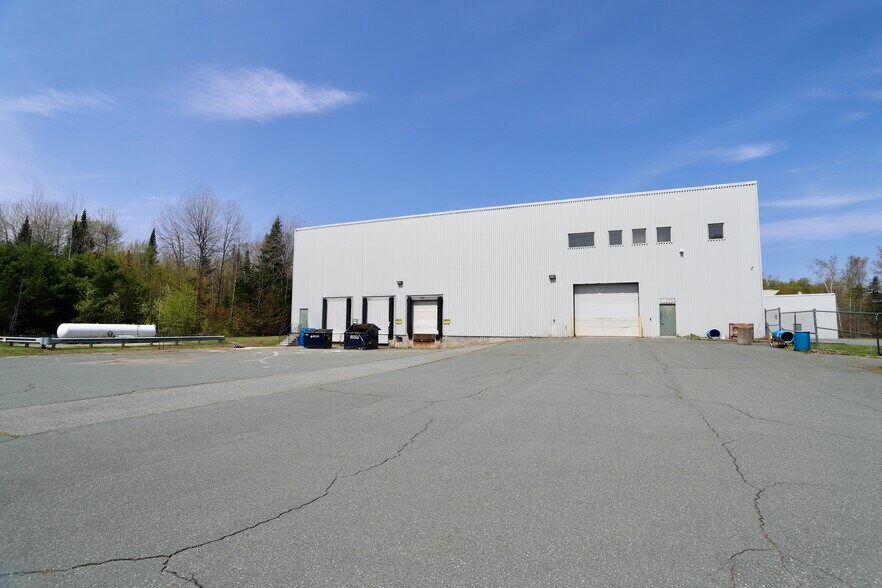 1227 Industrial Pky, Saint Johnsbury, VT à vendre - Photo de l’immeuble – Image 3 sur 10