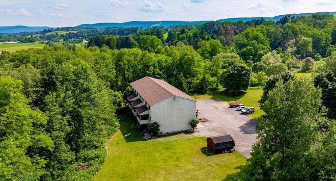 114 Cassie Dr, Norwich, NY à vendre - Photo de l’immeuble – Image 2 sur 5