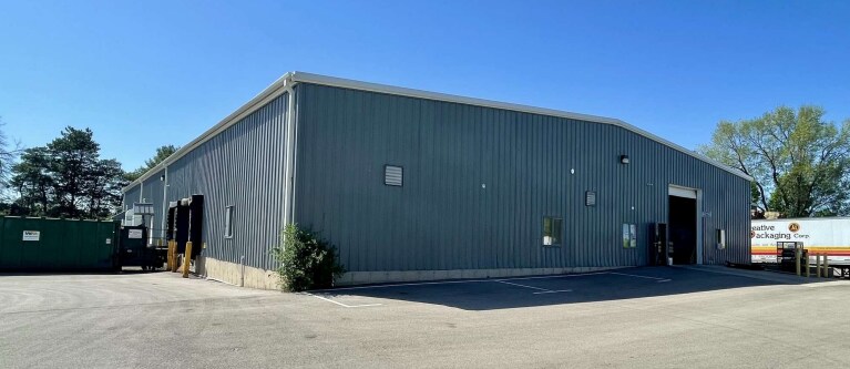 369 N Newcomb St, Whitewater, WI à louer - Photo de l’immeuble – Image 3 sur 11