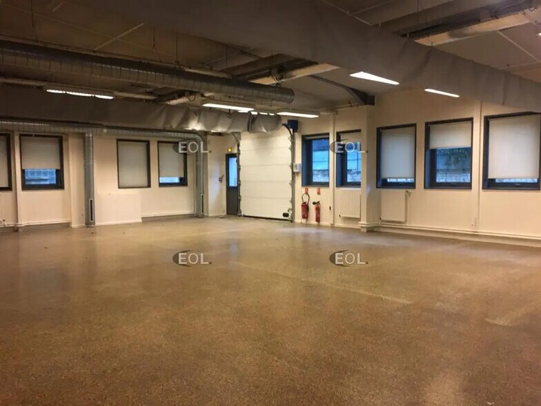 Local d’activités dans Créteil à louer - Photo de l’immeuble – Image 2 sur 7