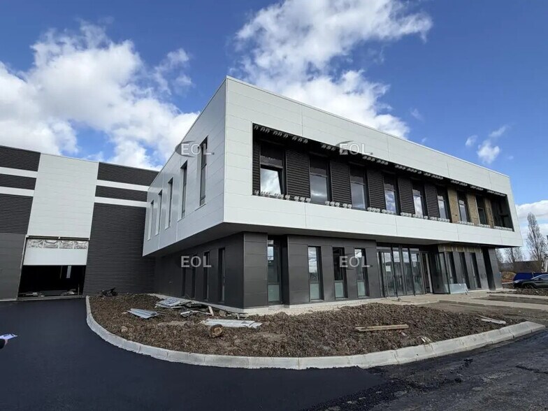 Local d’activités dans Saint-Germain-lès-Arpajon à louer - Photo de l’immeuble – Image 1 sur 6