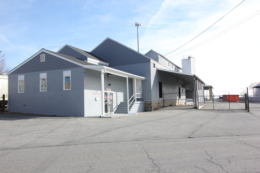 36 Walnut St, Thurmont, MD à louer - Photo de l’immeuble – Image 1 sur 18