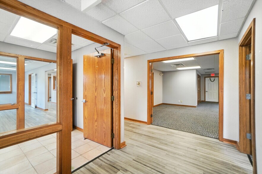 675-681 Hopewell Dr, Heath, OH à louer - Photo de l’immeuble – Image 3 sur 12