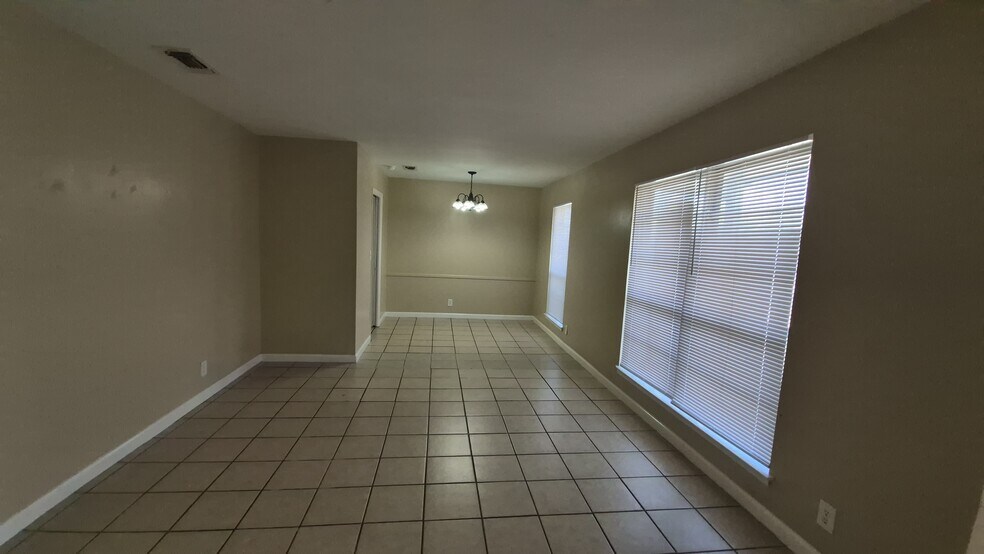 KC Rentals portefeuille de 5 biens à vendre sur LoopNet.fr - Photo de l’immeuble – Image 2 sur 11