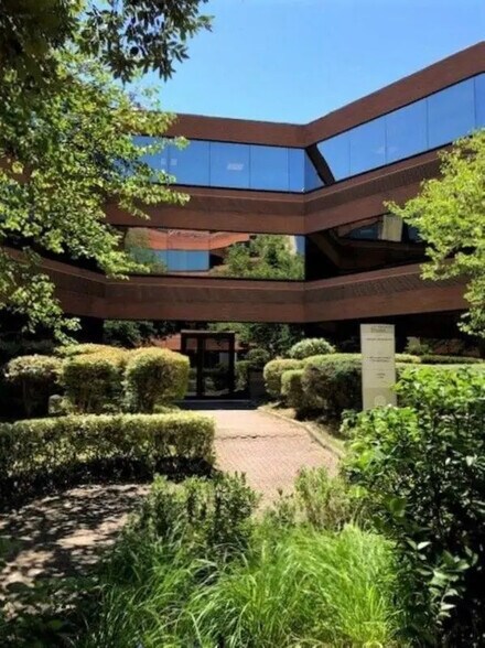 Bureau dans Blagnac à louer - Photo de l’immeuble – Image 2 sur 18