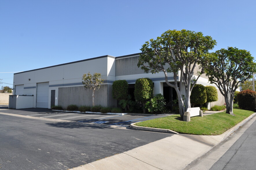 17842 Georgetown Ln, Huntington Beach, CA à louer - Photo de l’immeuble – Image 2 sur 4