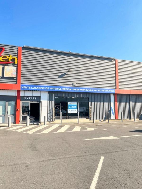 Plus de détails pour 9 Route De Pau Lieu Dit Lasbats, Ibos - Local commercial à louer