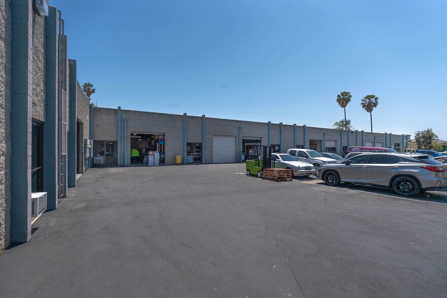 2280 Shasta Way, Simi Valley, CA à louer - Photo de l’immeuble – Image 3 sur 10