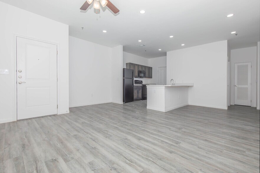 3721 E Ruben Torres Blvd, Brownsville, TX à vendre - Photo de l’immeuble – Image 3 sur 57