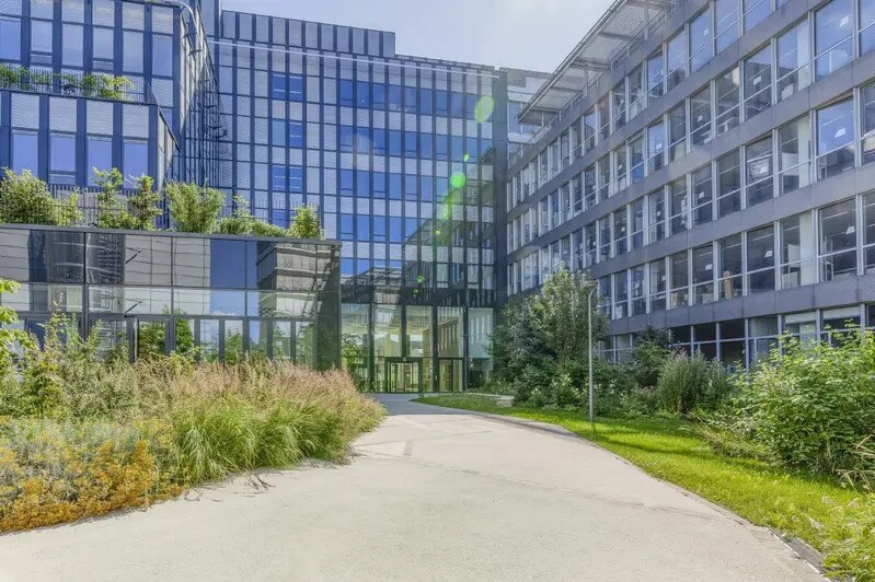 Bureau dans Saint-Denis à louer - Photo de l’immeuble – Image 1 sur 39