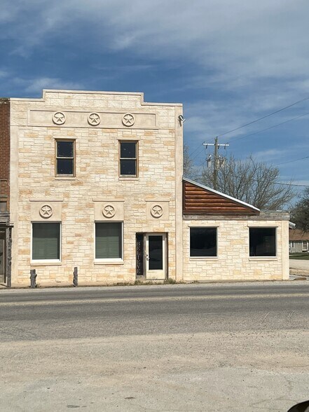 111 E Dempsey St, Bryson, TX à vendre - Photo de l’immeuble – Image 2 sur 30