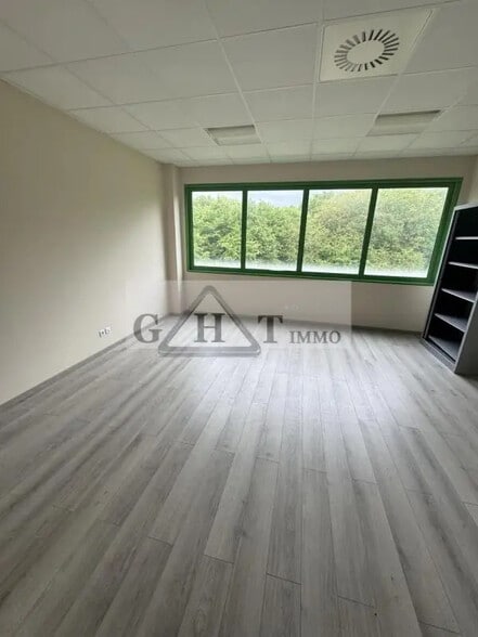 Bureau dans Savigny-le-Temple à vendre - Photo intérieure – Image 3 sur 14