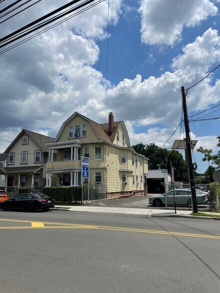 504 Valley Rd, West Orange, NJ à vendre - Photo principale – Image 1 sur 1