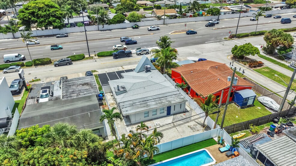 311 E Commercial Blvd, Oakland Park, FL à vendre - Photo de l’immeuble – Image 2 sur 36
