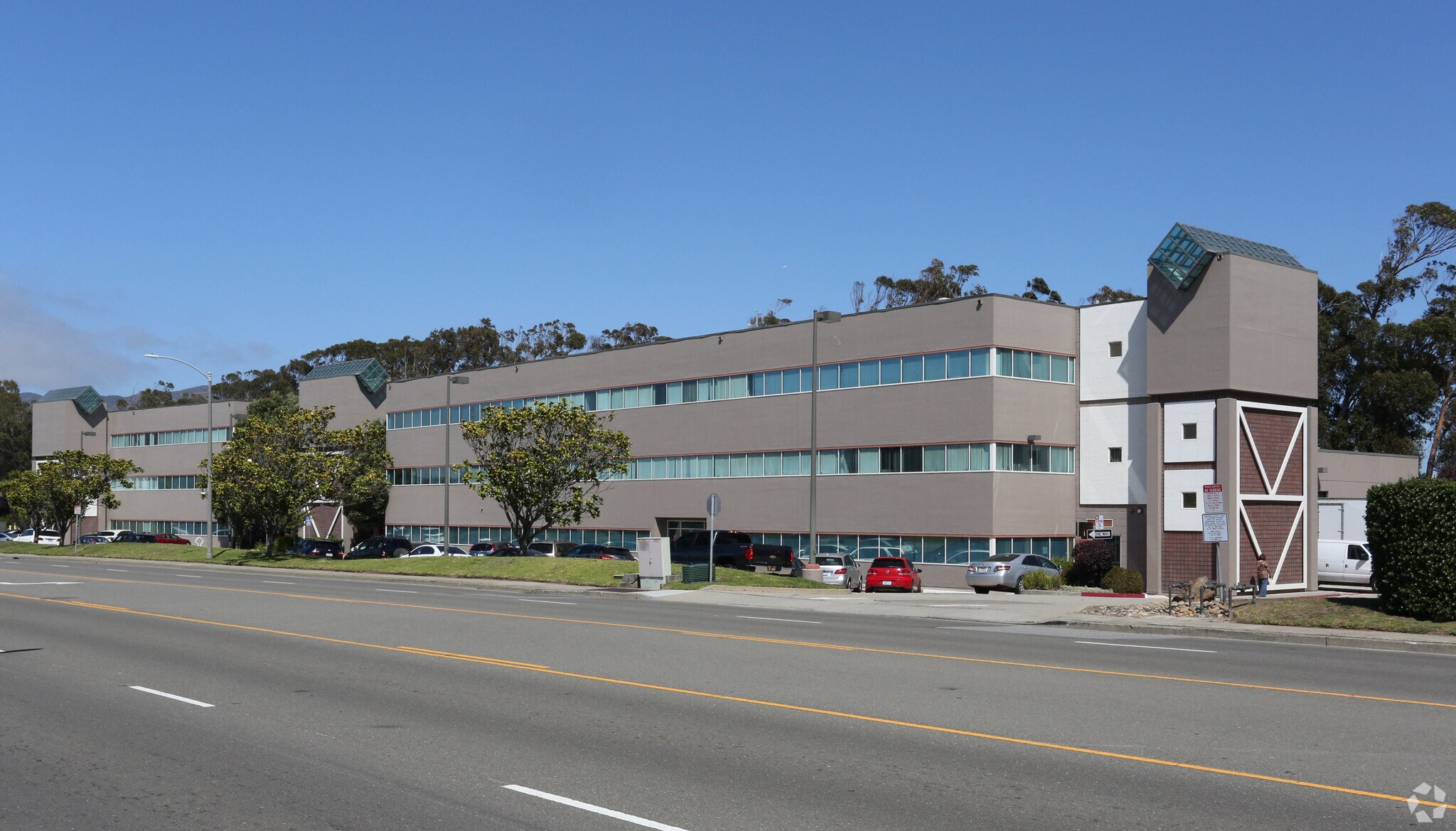 1435-1475 Huntington Ave, South San Francisco, CA à vendre Photo principale– Image 1 sur 9