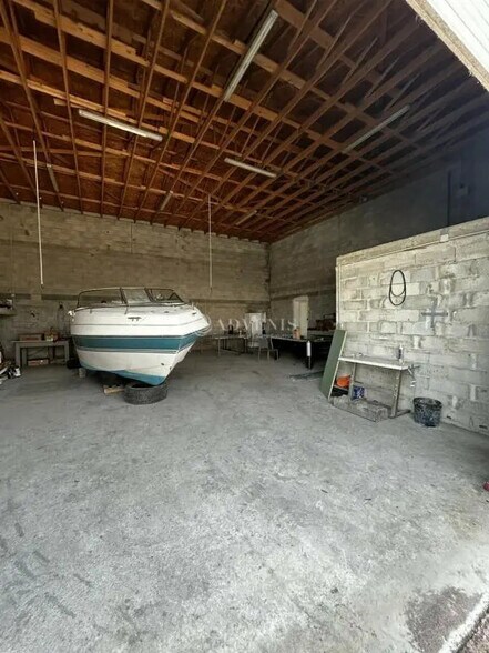 Industriel/Logistique dans Montredon-des-Corbières à louer - Photo intérieure – Image 1 sur 8