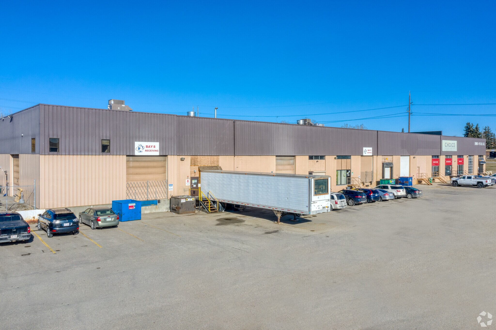 5905 11th St SE, Calgary, AB à louer Photo principale– Image 1 sur 5