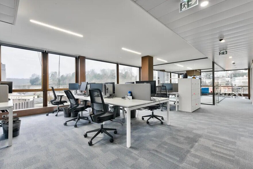 Bureau dans Saint-Cloud à louer - Photo de l’immeuble – Image 2 sur 8
