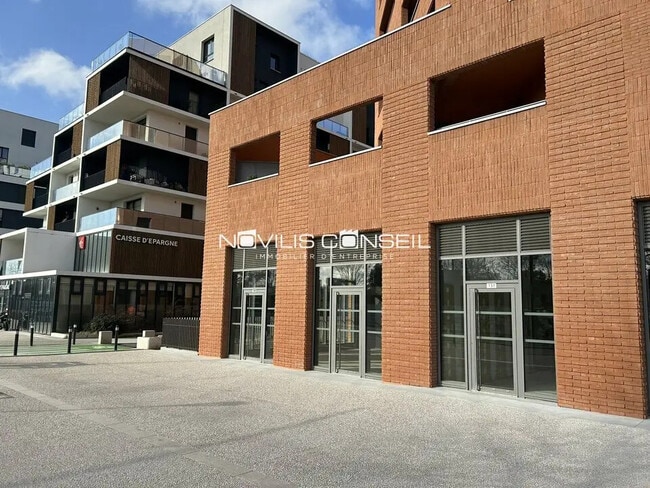 Plus de détails pour Local d’activités à vendre