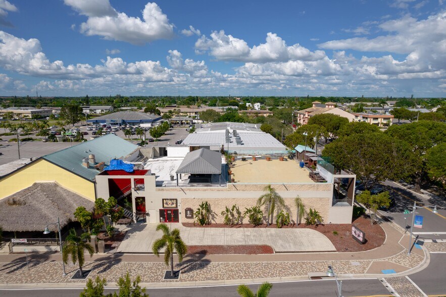 1023 SE 47th Ter, Cape Coral, FL à vendre - Photo de l’immeuble – Image 2 sur 14