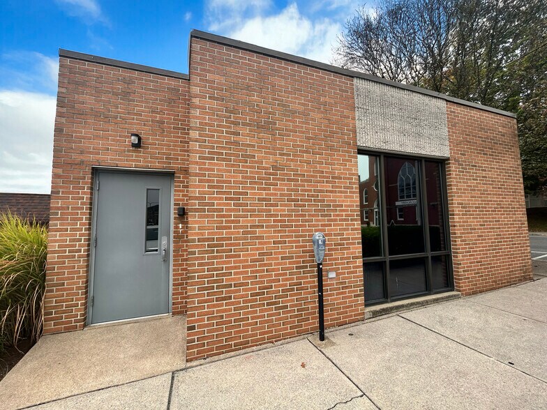 33 N Brown St, Lewistown, PA à vendre - Photo de l’immeuble – Image 3 sur 26