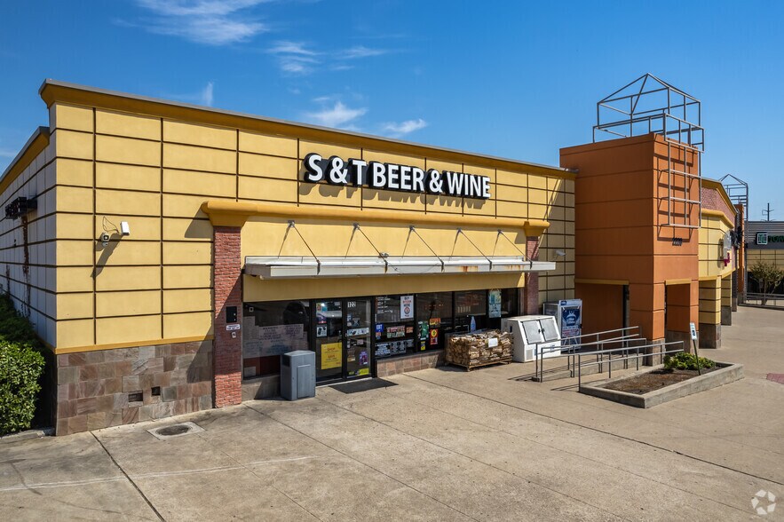 2220 Marsh Ln, Carrollton, TX à louer - Photo principale – Image 2 sur 2