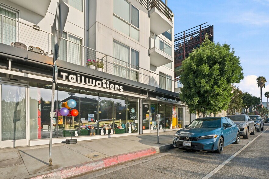 801 N Fairfax Ave, Los Angeles, CA à louer - Photo de l’immeuble – Image 3 sur 4