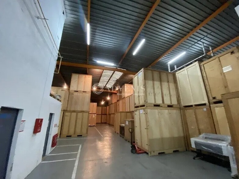 Industriel/Logistique dans Trappes à vendre - Photo de l’immeuble – Image 2 sur 2
