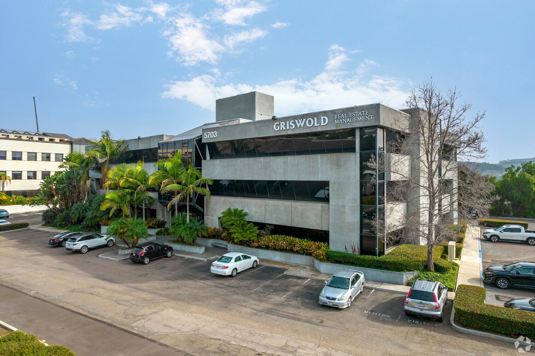 5703 Oberlin Dr, San Diego, CA à louer Photo principale– Image 1 sur 8