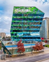 9900 King George Blvd, Surrey, BC à louer Photo de l’immeuble– Image 2 sur 16