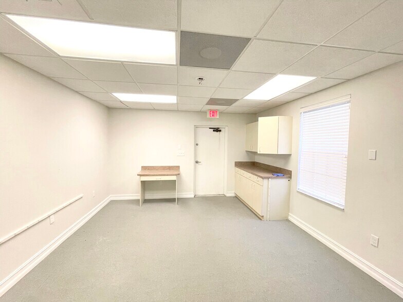 15750 New Hampshire Ct, Fort Myers, FL à louer - Photo intérieure – Image 3 sur 10