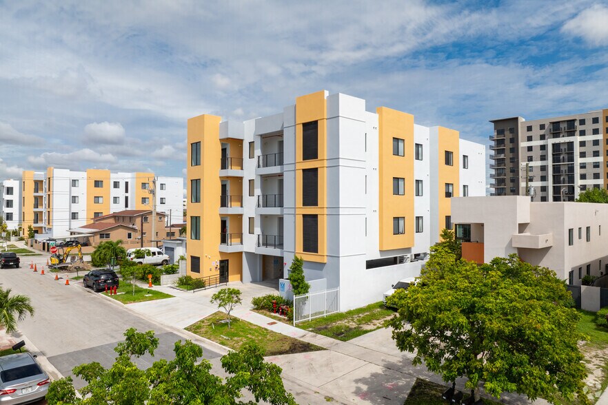 909 E 24th St, Hialeah, FL à vendre - Photo principale – Image 1 sur 7