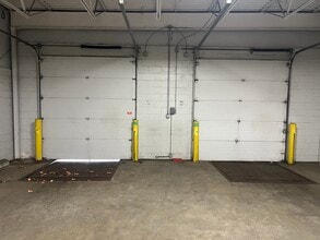 5739 Professional Cir, Indianapolis, IN à vendre Photo intérieure– Image 1 sur 14